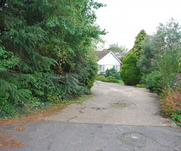 Parking on Crawley Close, LU1