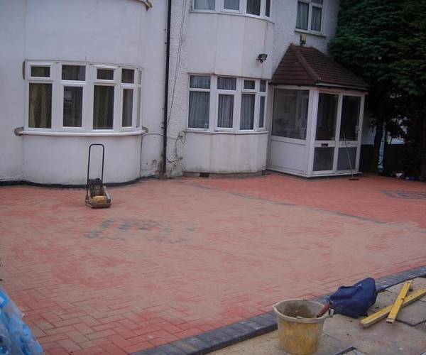 2 mins from sudbury hill station & kellogg tower.