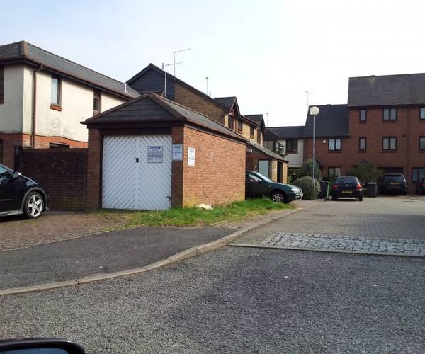 Parking on Llansannor Drive, CF10