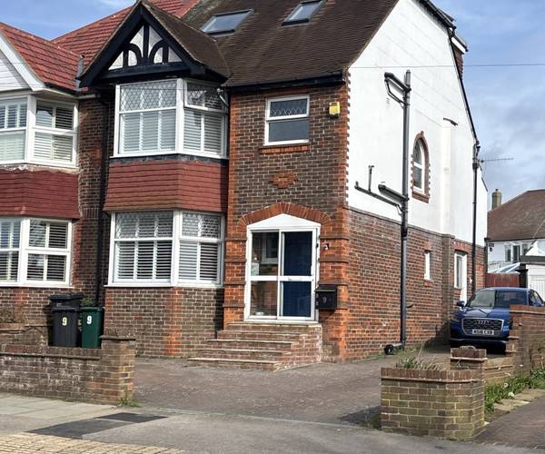 Court Farm Road, BN3