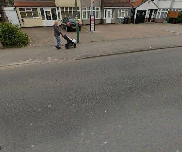 Parking on Haslucks Green Road, B90