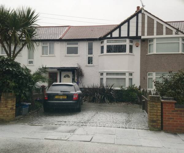 Parking on Hall Farm Drive, TW2