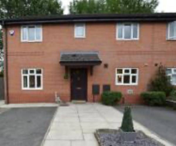 Parking on Brigade Drive, M32