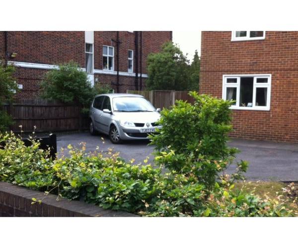 Parking on Wellesley Road, W4