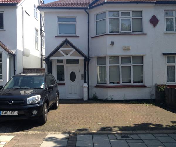 Parking on Neeld Crescent, NW4