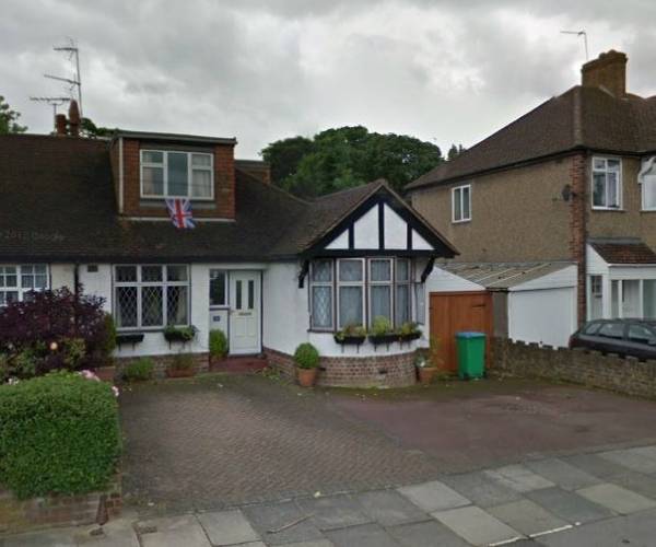 Parking on Ellerman Avenue, TW2