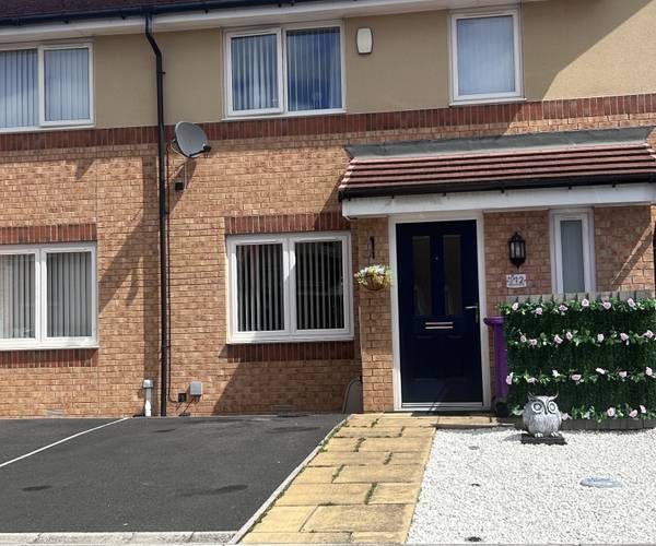Hollyhock Drive, L11