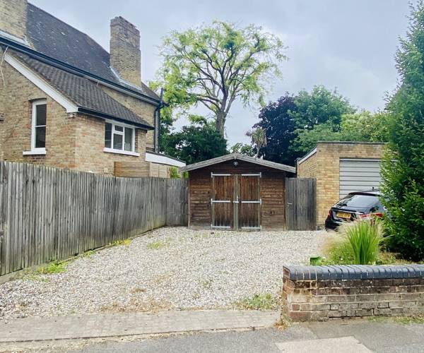 Parking on Hansler Grove, KT8