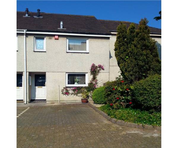 Parking on Tracey Court, PL1