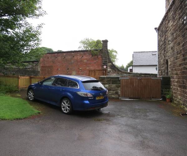 Parking on Cemetery Road, LS19 (Side)