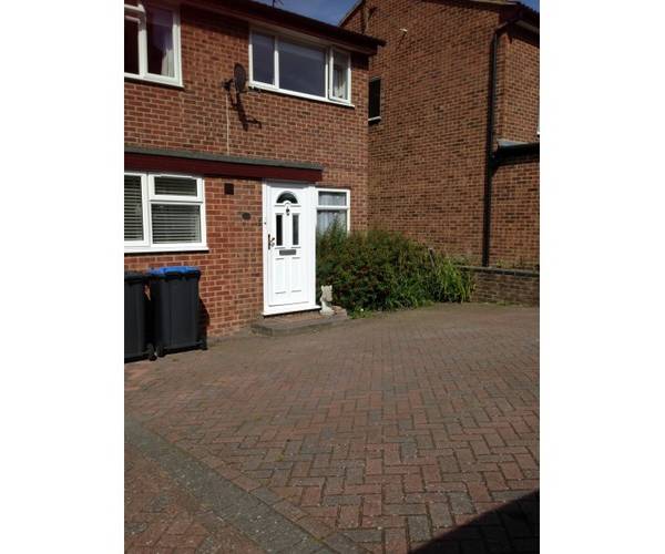 Parking on Syresham Gardens, RH16