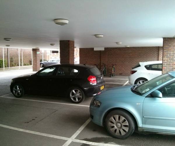 Double Tree by Hilton Ealing - Car Park