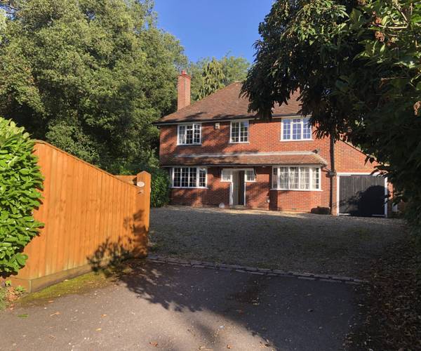 London Road, GU34