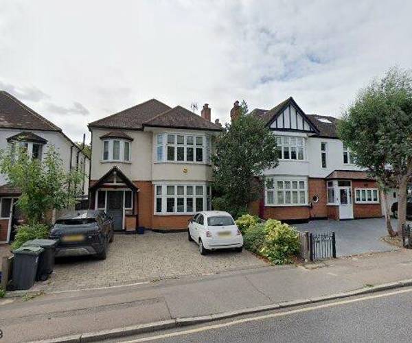 Driveway in Palmerston Road, IG9