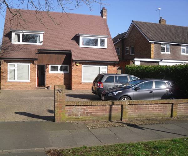 Parking on The Avenue, TW16