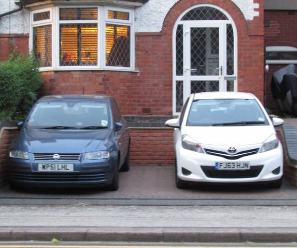 Parking on Victoria Road, B72