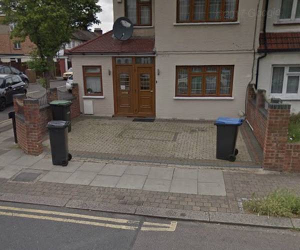 Parking on Pasteur Gardens, N18