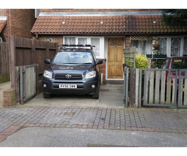 Parking on Greenham Close, SE1