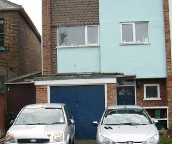Hunters Close, KT19