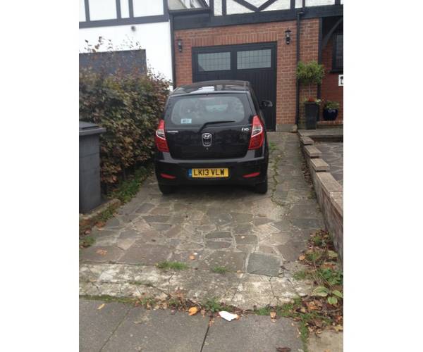 Parking on Creighton Avenue, N2