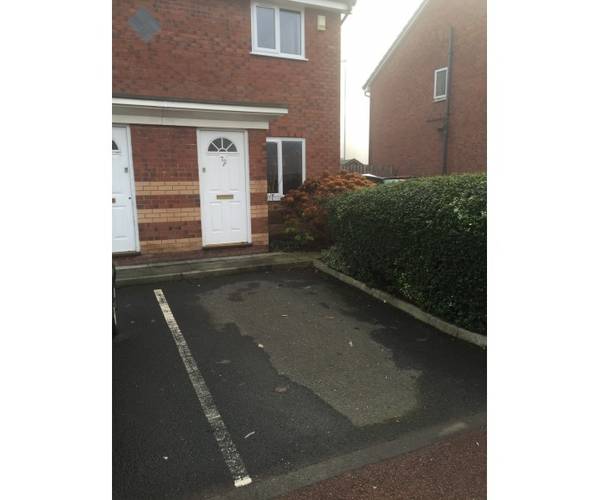 Off Road Parking 10-15 minutes walk to deansgate