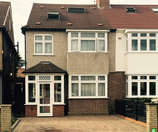 Kneller Gardens, TW7