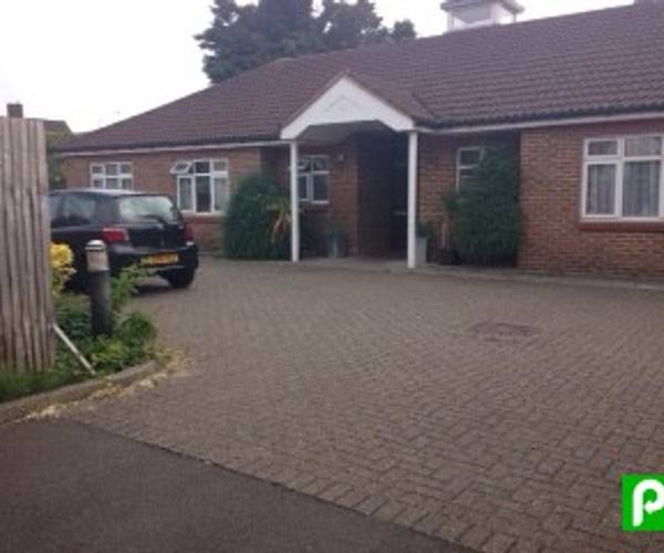 Kneller Road, TW2