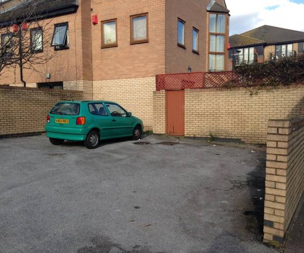 Parking space on Menotti Street, E2
