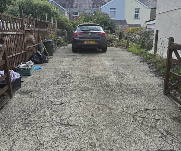 Parking on North Parade, SA31