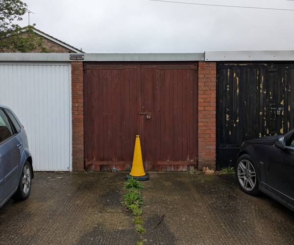 Parking on Cronshaw Close, OX11