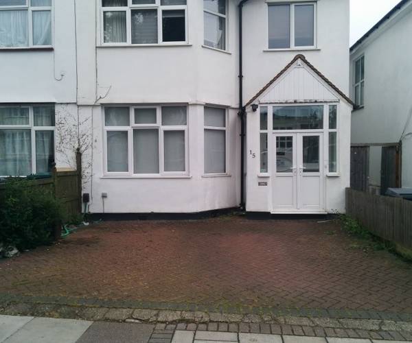 Neeld Crescent, NW4
