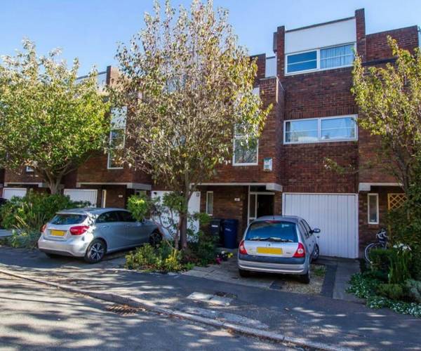 Parking on St. Marks Court, CB3