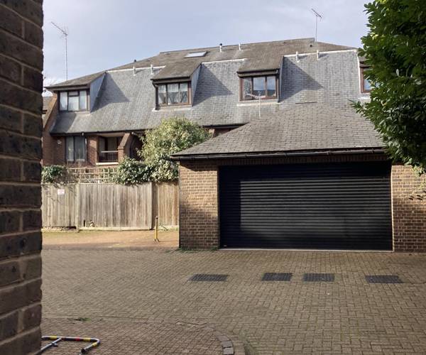 Westbridge Road, SW11