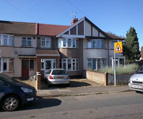 Parking on Bourne Avenue, UB3