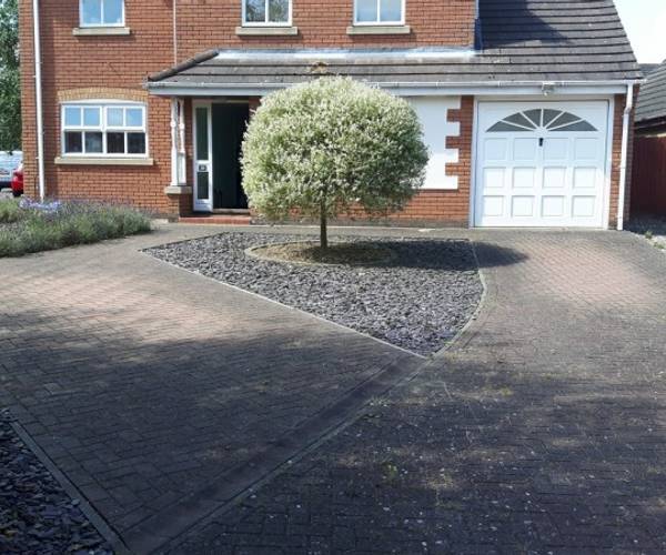 Parking on Eagle Gardens, MK41