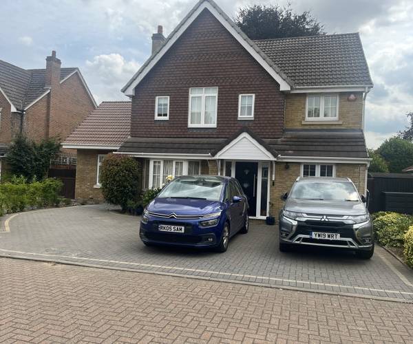 Ivory Close, AL4