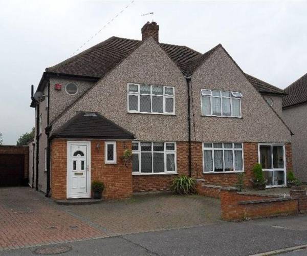 Clovelly Avenue, UB10