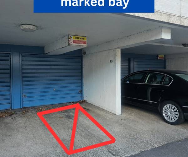 Parking on Athlone Square, SL4