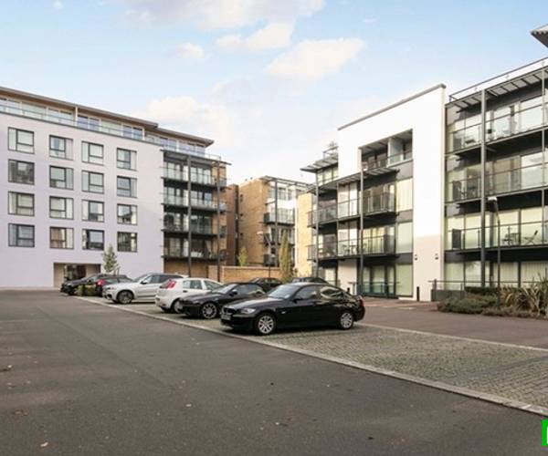 Parking on Boardwalk Place, E14
