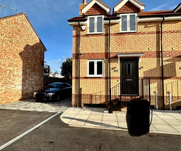 Parking on Marchamont Close, TW20