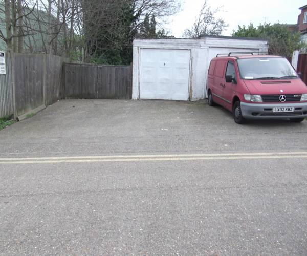 Waterfall Road, N11