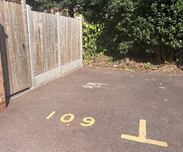 Parking on Hallywell Crescent, E6