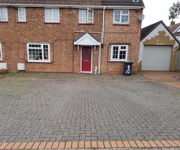 Parking on East View, CM22
