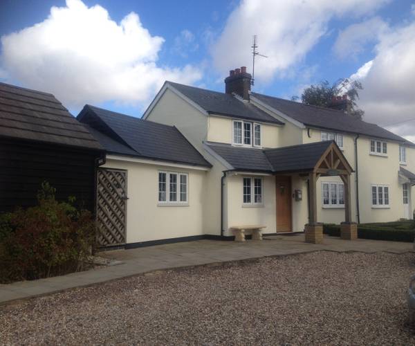 Stansted Guest House Car Park