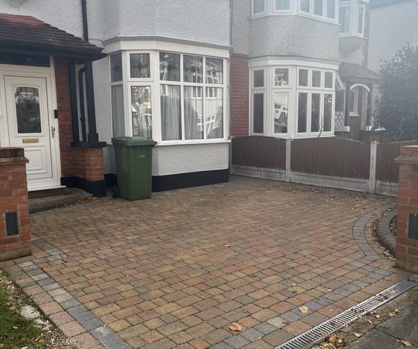 Parking on Stanley Avenue, RM2
