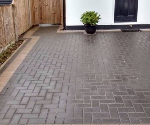 Parking on South Drive, HA4