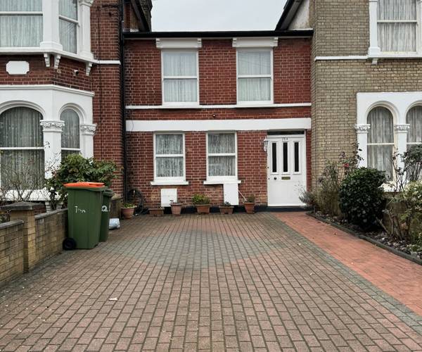 Parking on Windsor Road, E7