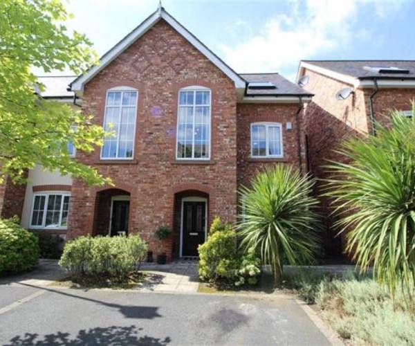 Parking on Gowan Road, M16