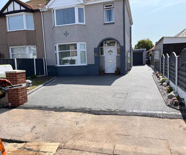 Parking on Stanley Park Avenue, LL18