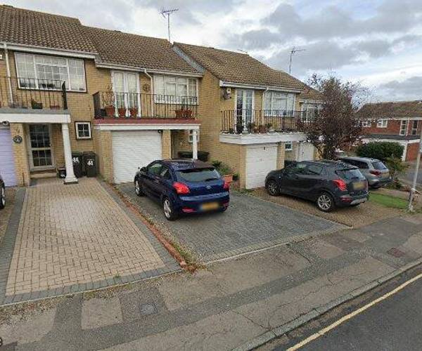 Parking on Glen View, DA12